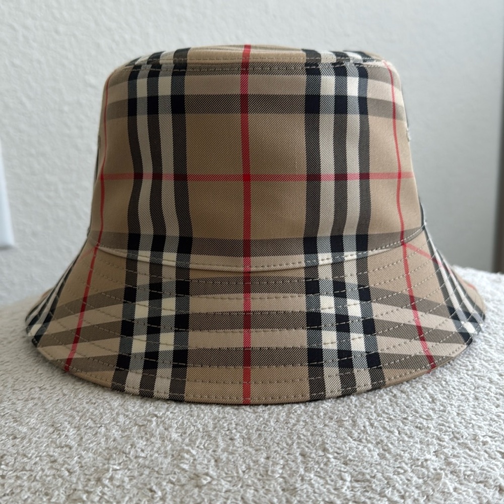 Burberry bucket hat